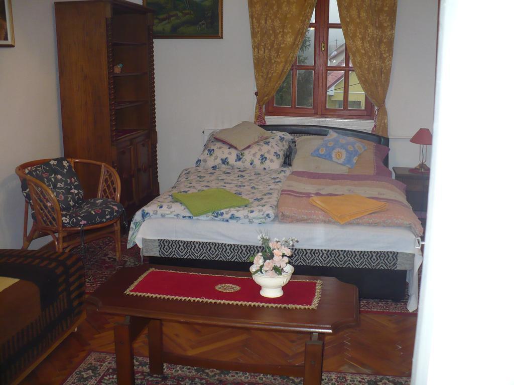 Appartement Kitty Apartman à Miskolc Chambre photo